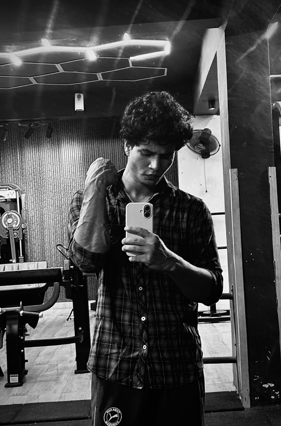 Masud Shaikh gym mirror, arm day